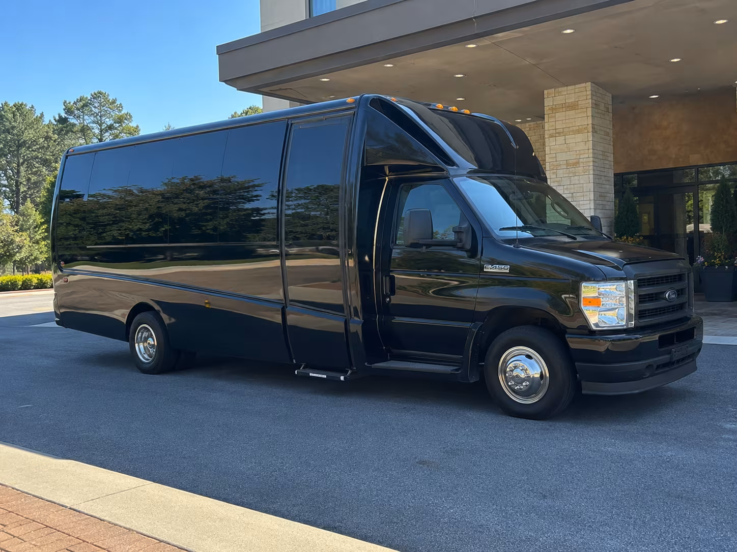 let roanokecharterbuscompany com handle wedding and corporate event shuttles across the valley